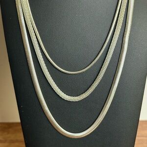 Elegant Silver Layered Necklace with Polished Finish